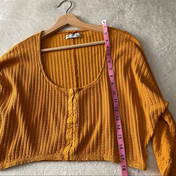 UO Cropped Waist Hook & Eye Dolman Knit Top - Picture 6 of 11